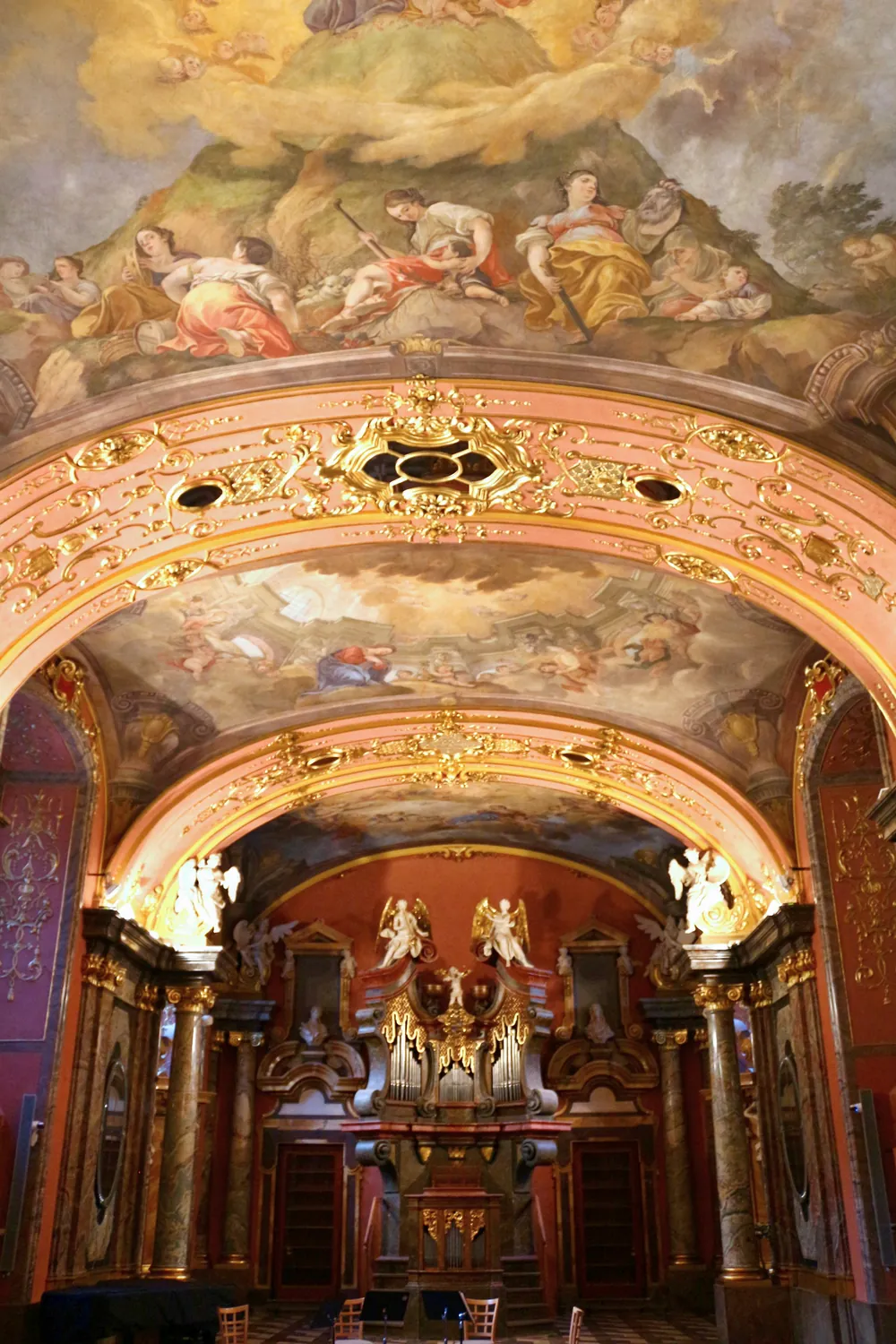 Painted ceiling fresco and gilded stucco above the altar of the Mirror Chapel, with white angels at the corners